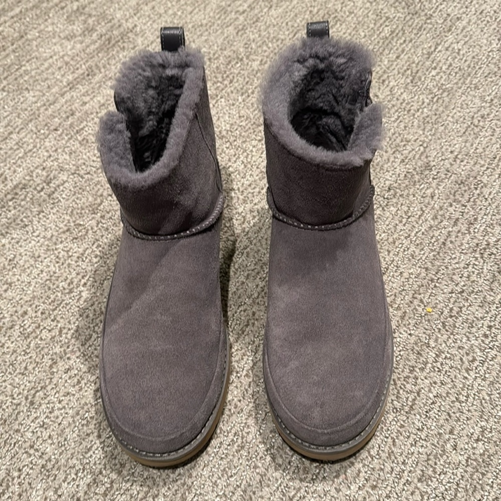 UGG Classic Mini Zip Boot